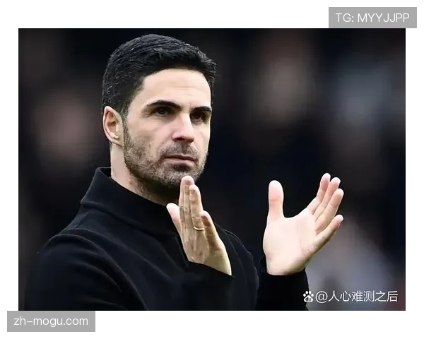 特写:为应对多线作战,阿森纳主帅阿尔特塔在训练基地的战术板前度过周末 特写:为应对多线作战,阿森纳主帅阿尔特塔在训练基地的战术板前度过周末